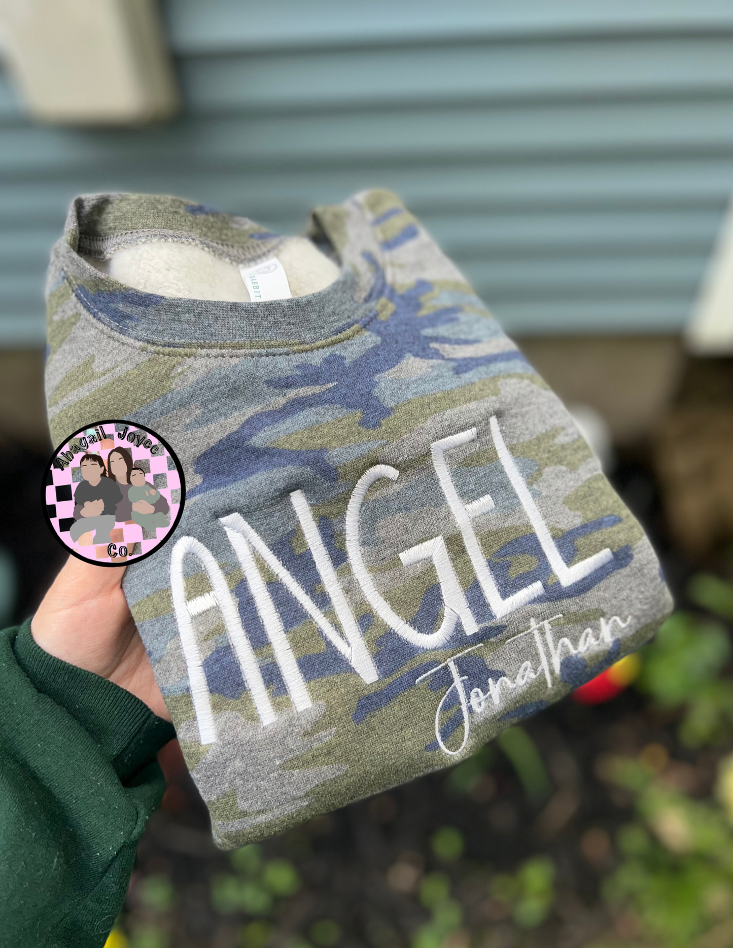 Kids name embroidered crew 😍preorder 28 business day turn around time leave name & thread color in order special instructions at check out