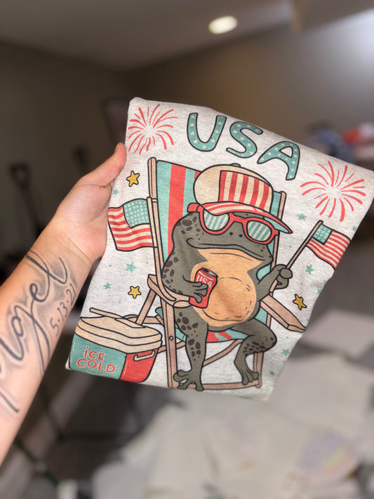 USA frog tshirt preorder 15 business day turn around time