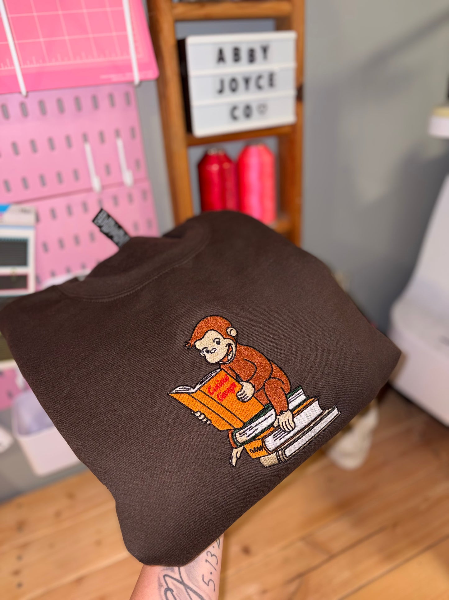 Monkey size large embroidered crew