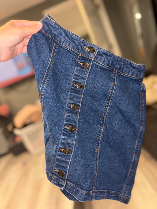 Button up skirt brand- MUDD. labeled size 3 but fits more like a 0/small